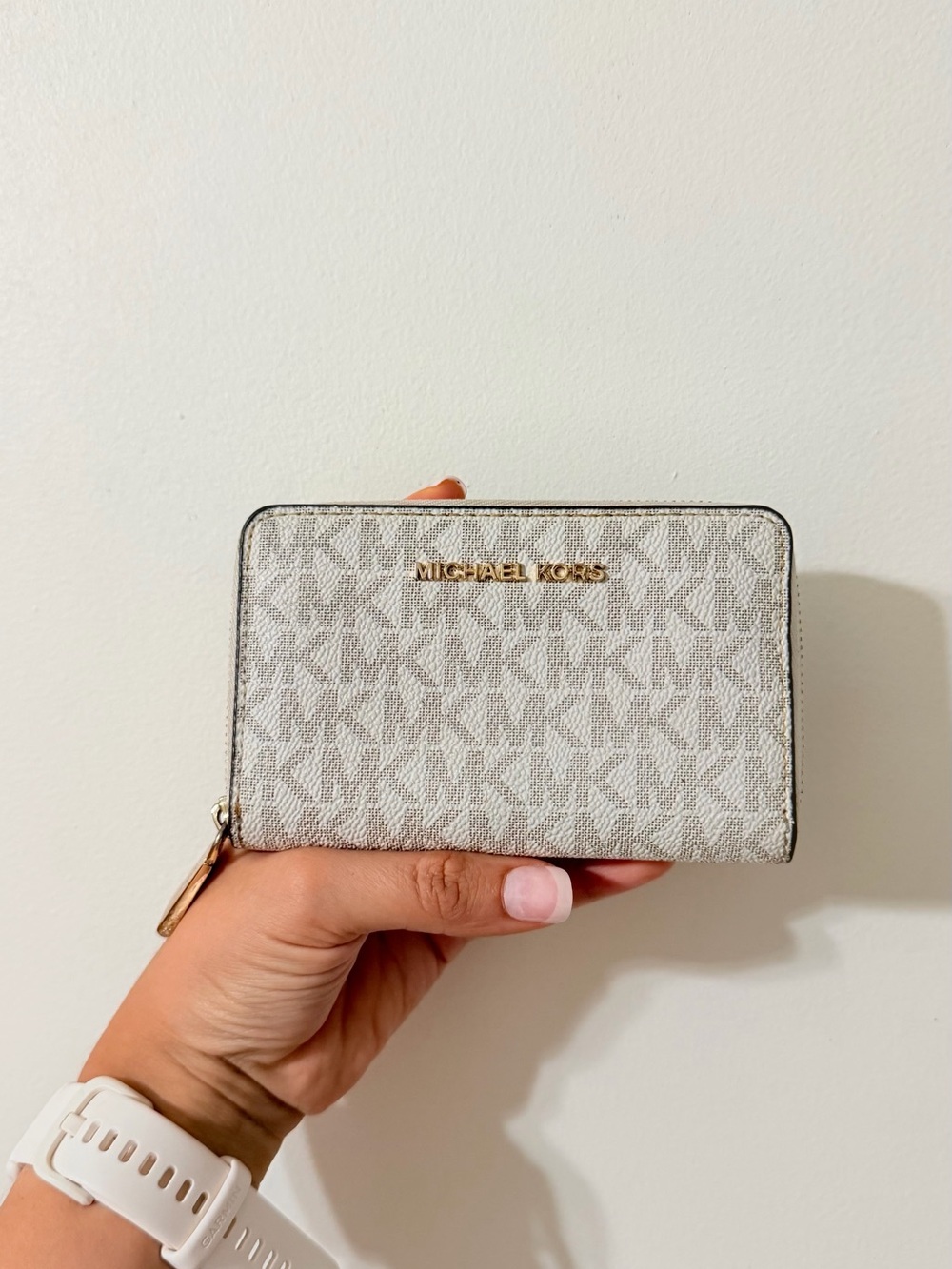Michael Kors Signature Zip Wallet in Light Gray with Gold Hardware